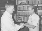 Rudy Kousbroek bersama dengan Pramoedya Ananta Toer (mungkin 1990). Dari buku Indische Letteren. Volume 20 (2005)
